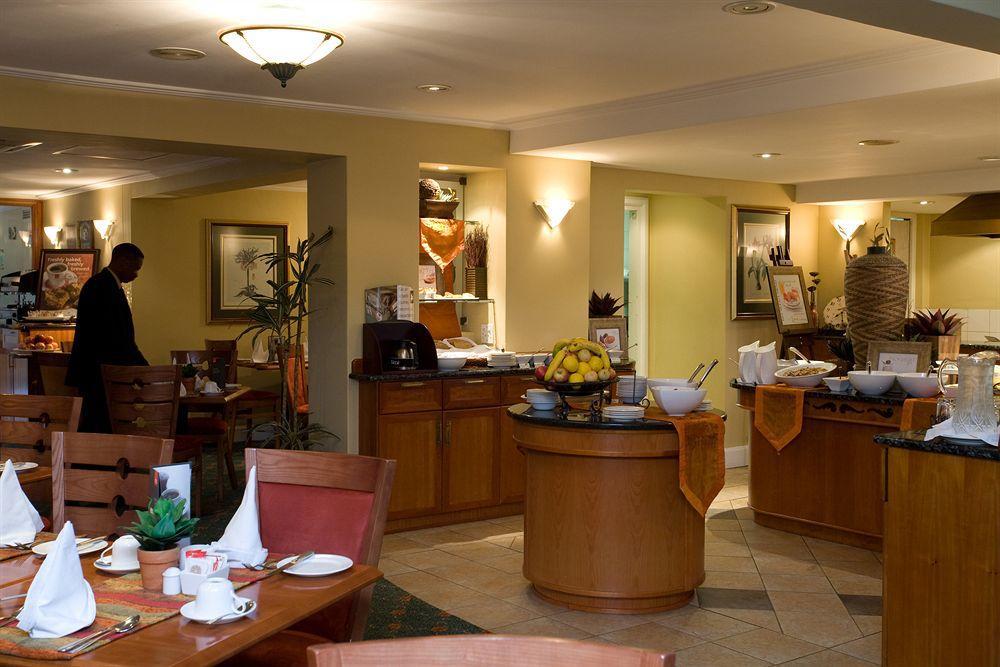 Courtyard Hotel Sandton Johannesburg Buitenkant foto