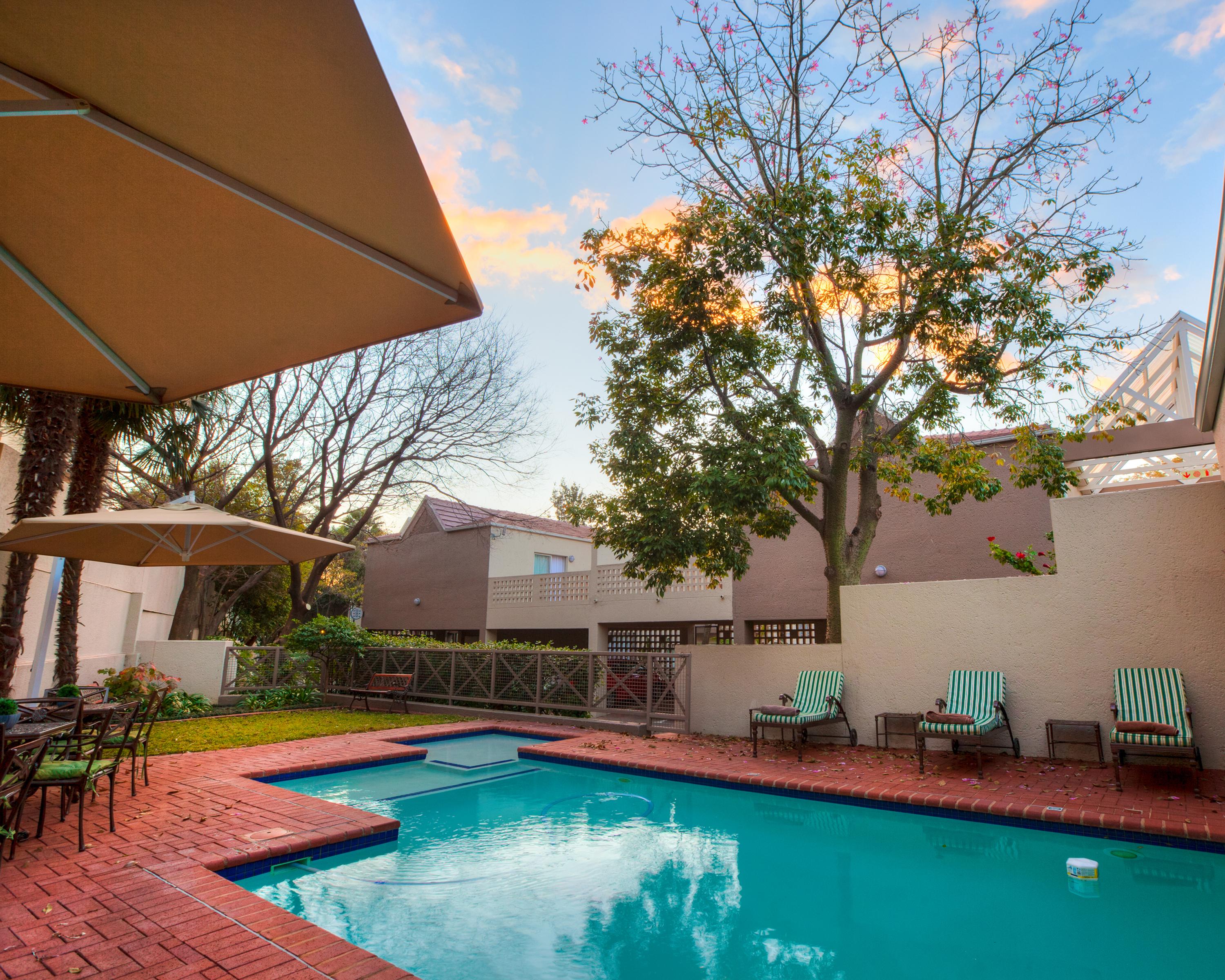 Courtyard Hotel Sandton Johannesburg Buitenkant foto