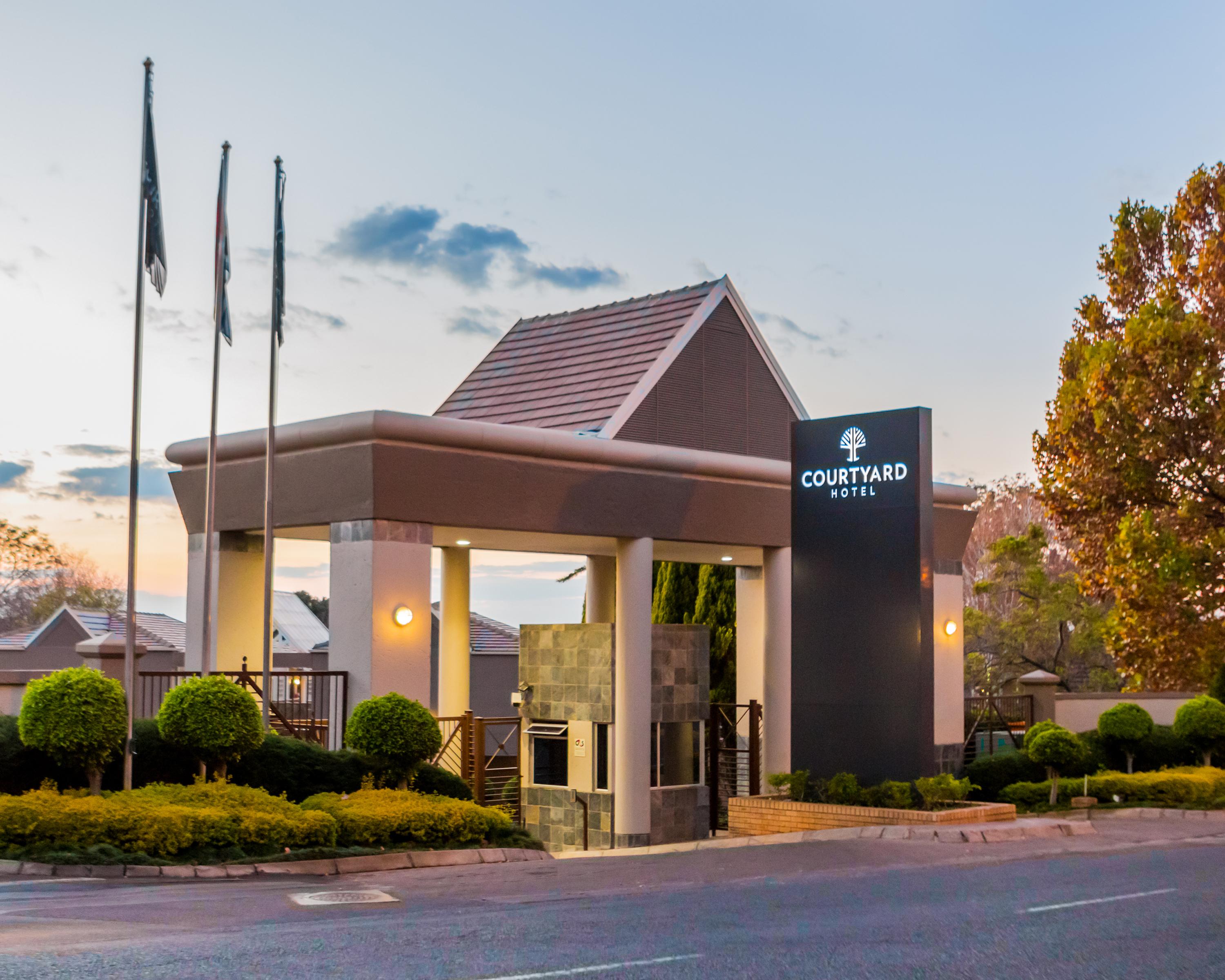 Courtyard Hotel Sandton Johannesburg Buitenkant foto
