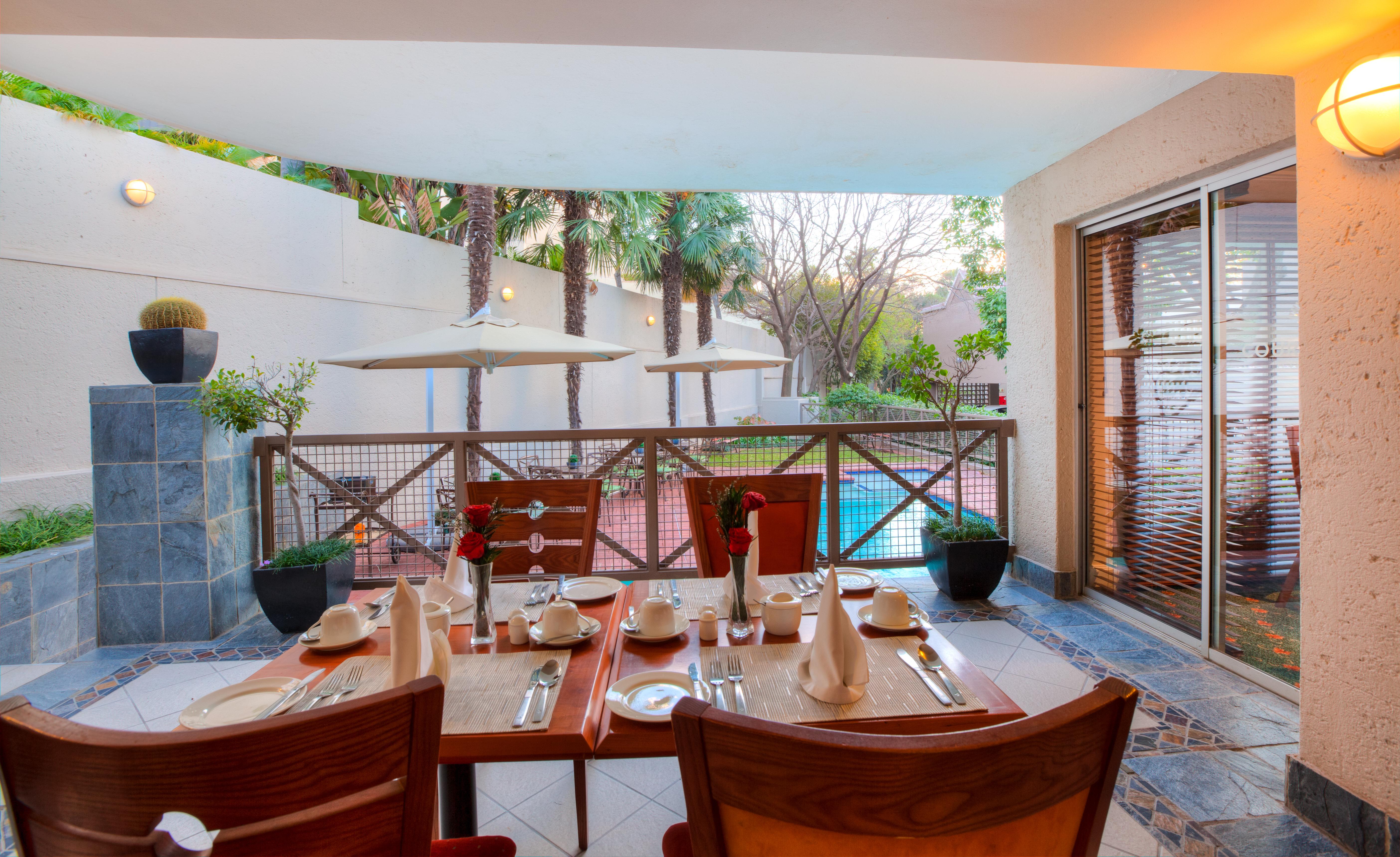 Courtyard Hotel Sandton Johannesburg Buitenkant foto