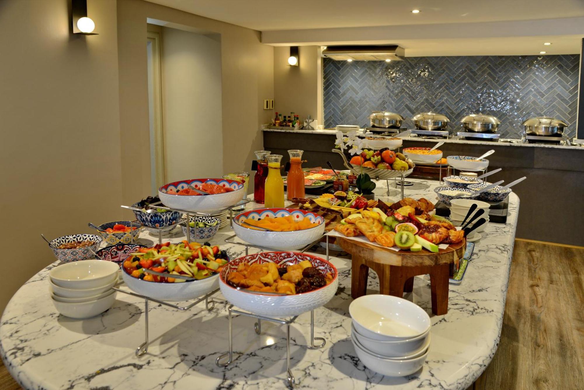 Courtyard Hotel Sandton Johannesburg Buitenkant foto