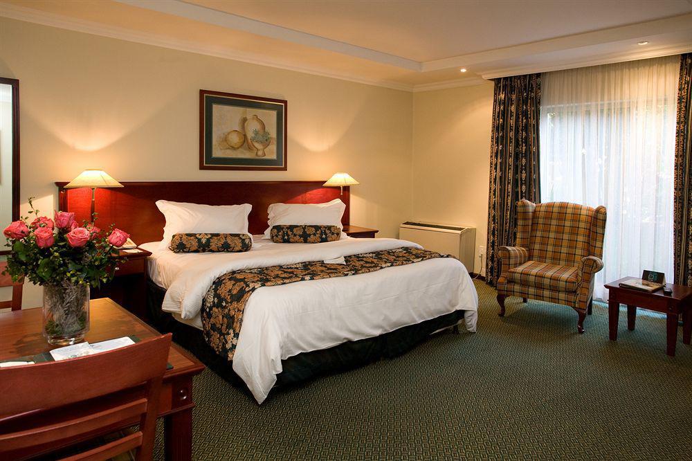 Courtyard Hotel Sandton Johannesburg Buitenkant foto