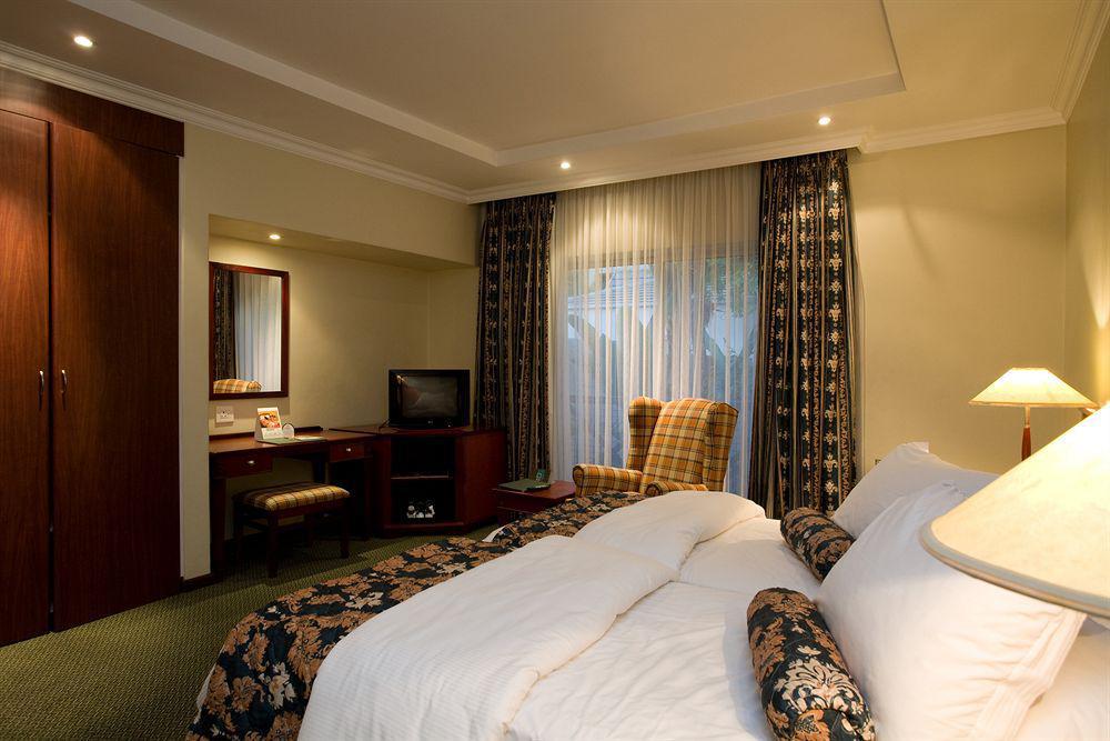 Courtyard Hotel Sandton Johannesburg Buitenkant foto