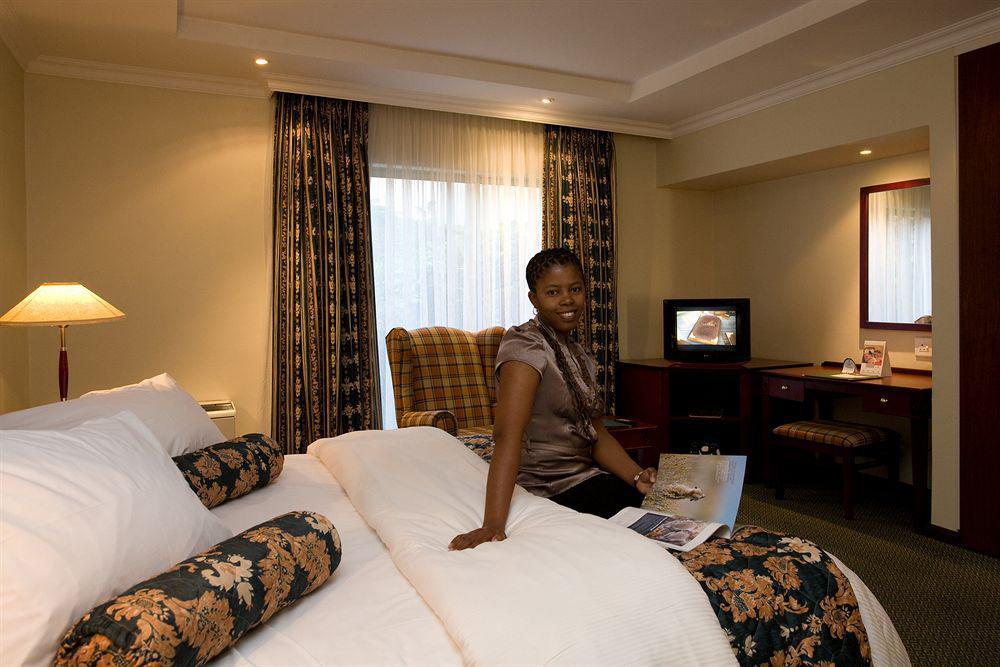 Courtyard Hotel Sandton Johannesburg Buitenkant foto