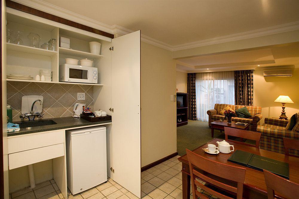 Courtyard Hotel Sandton Johannesburg Buitenkant foto