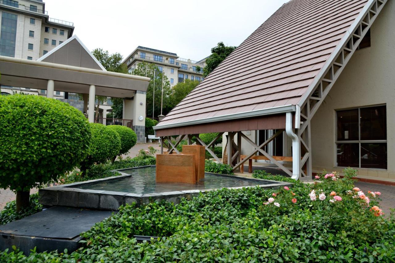 Courtyard Hotel Sandton Johannesburg Buitenkant foto